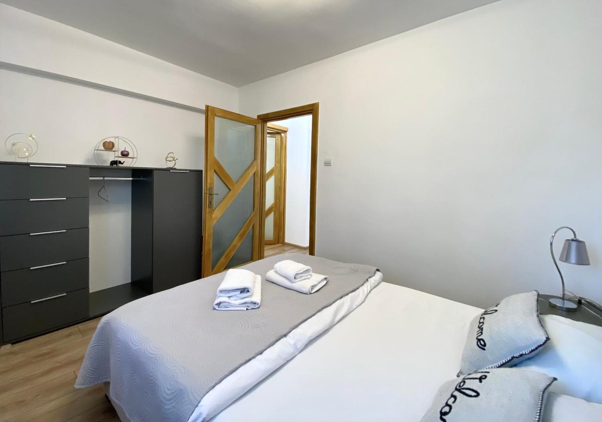Kronstadt Apartment - Pet Friendly บราชอฟ ภายนอก รูปภาพ
